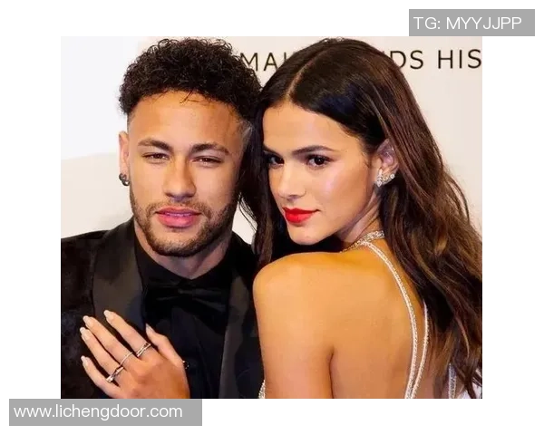 足球巨星与妻子的甜蜜生活揭示爱情如何在荣耀背后长久相伴