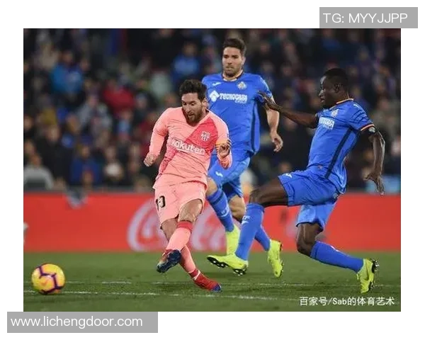 海南足球头号球星崭露头角 助力球队崛起成国内赛场新焦点 海南足球头号球星崭露头角 助力球队崛起成国内赛场新焦点